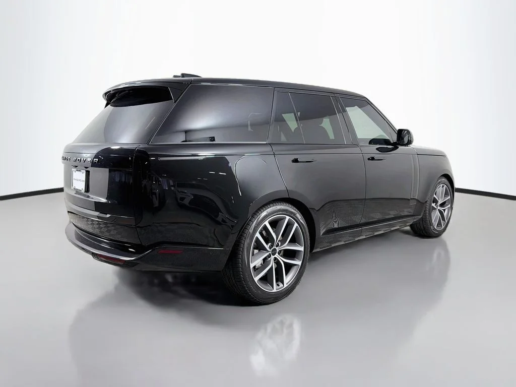 New 2026 Santorini Black Land Rover SE image 5