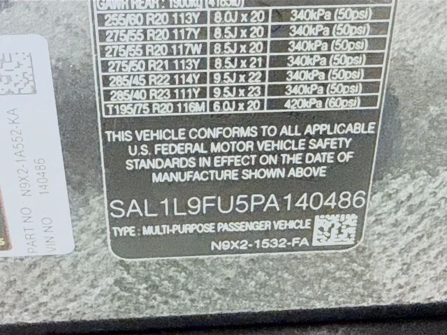 Used 2023 Gray Land Rover SE Dynamic image 32