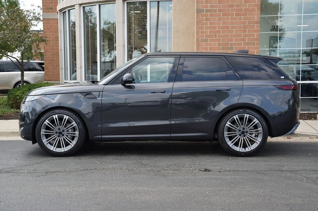 New 2026 Carpathian Grey Land Rover SE image 2