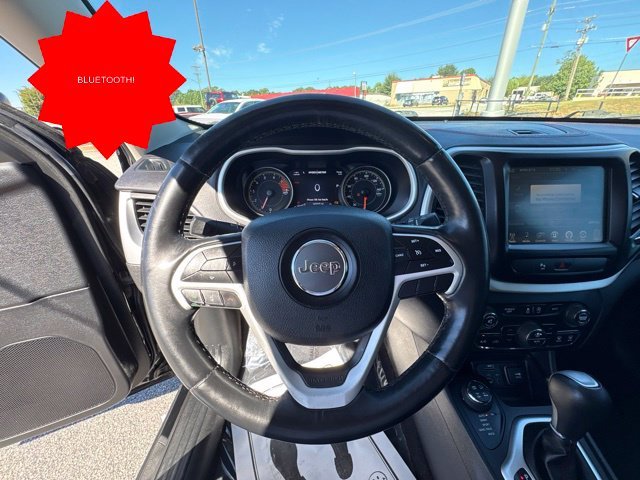Used 2018 Diamond Black Jeep Trailhawk image 14