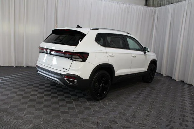 2025 Volkswagen Taos SEL - Photo 26