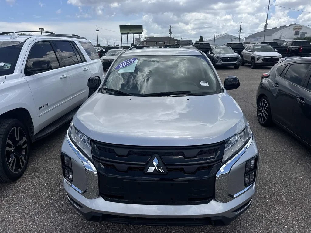 Used 2025 White Mitsubishi 2.0 LE image 15