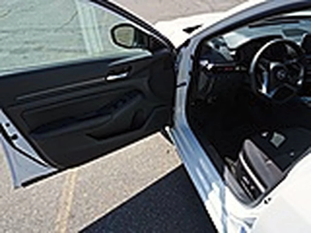 2025 Nissan Altima SV - Photo 18