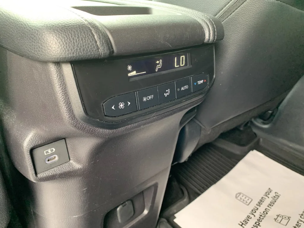 Used 2025  Toyota XLE image 15