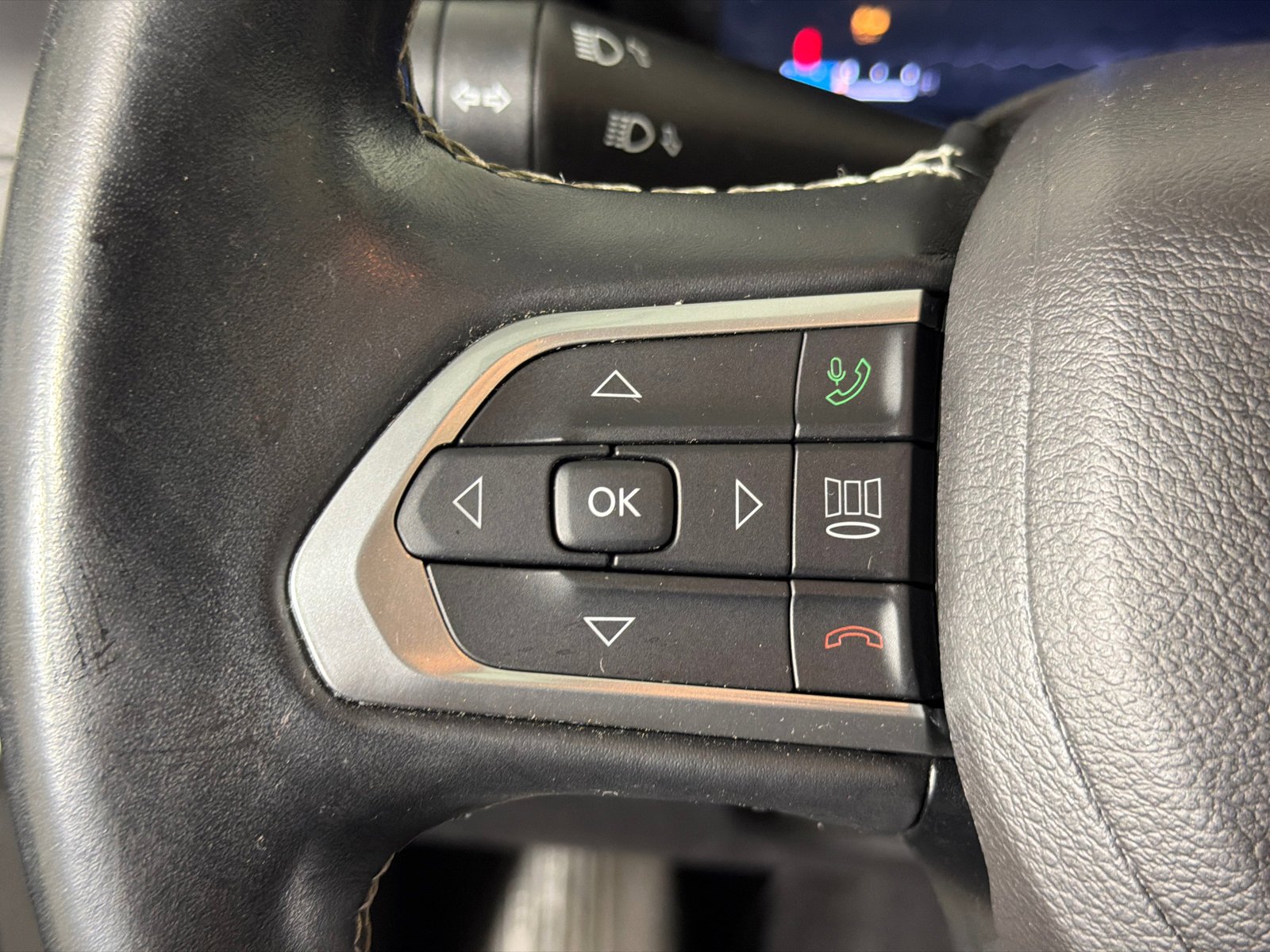 Used 2022 Diamond Black Crystal Pearlcoat Jeep High Altitude image 27