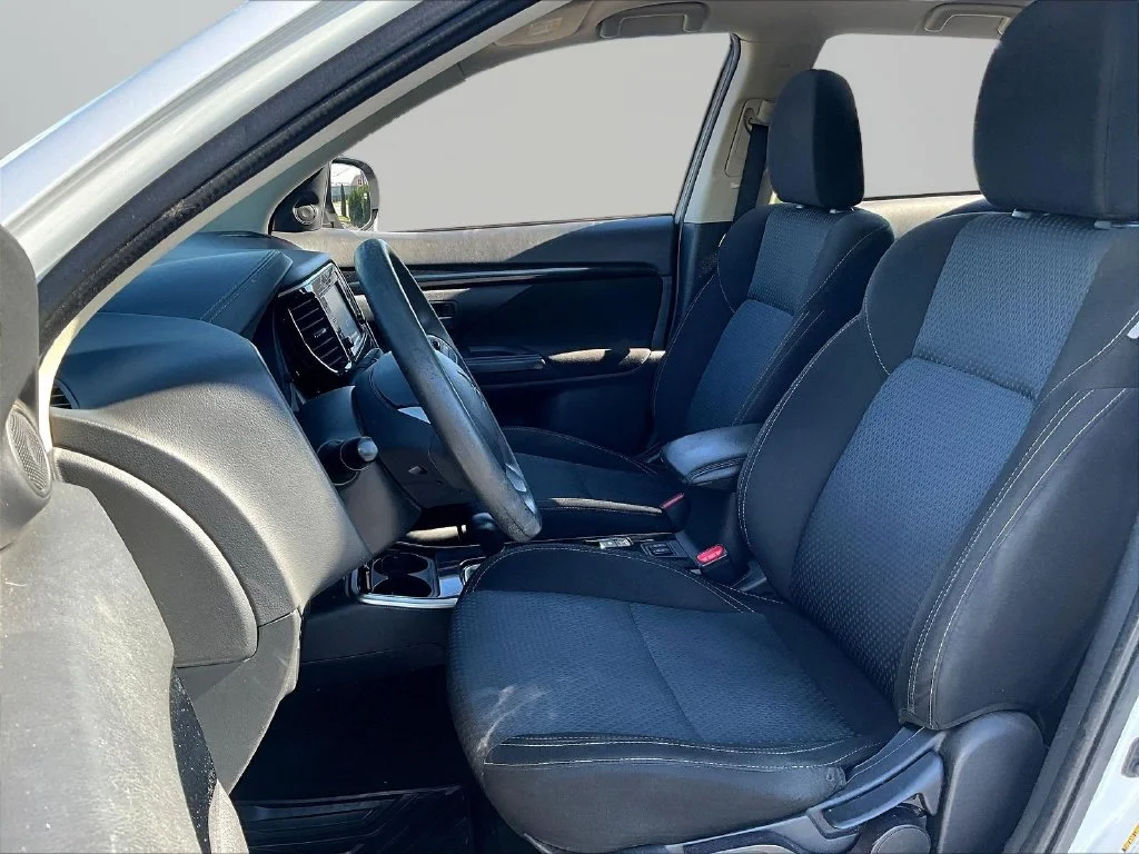 Used 2020 White Mitsubishi ES image 23