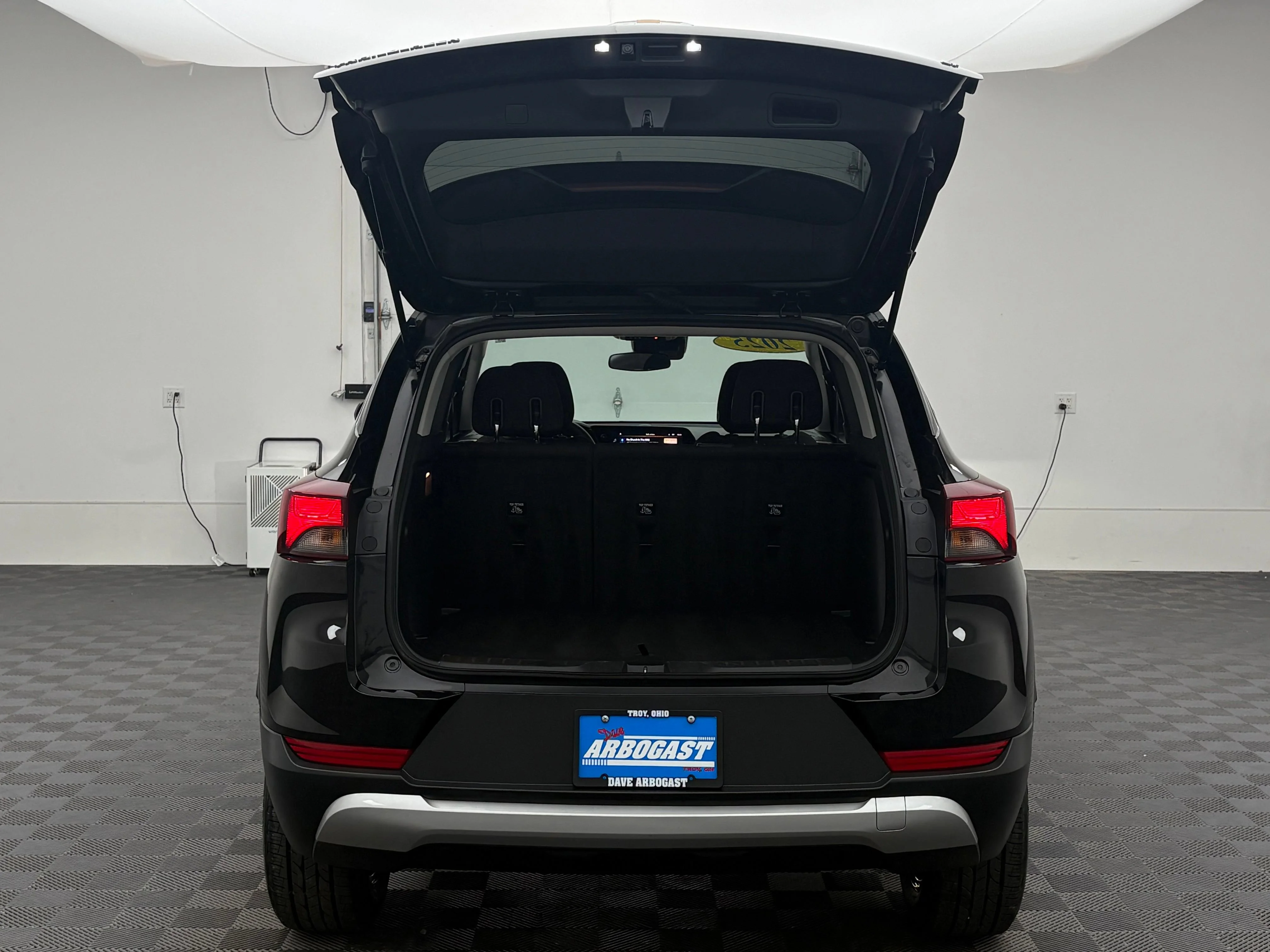 Used 2025 Mosaic Black Metallic Chevrolet LT image 8