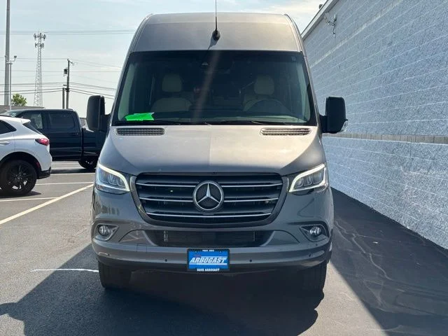 Used 2023 Gray Mercedes-Benz Discovery Cross Country image 7