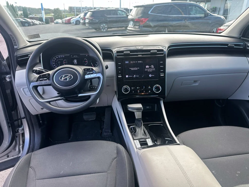 Used 2022 Shimmering Silver Hyundai SE image 16