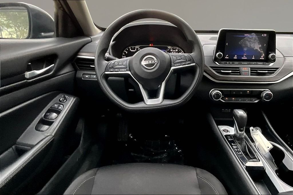 Used 2024 Super Black Clearcoat Nissan 2.5 SV image 8