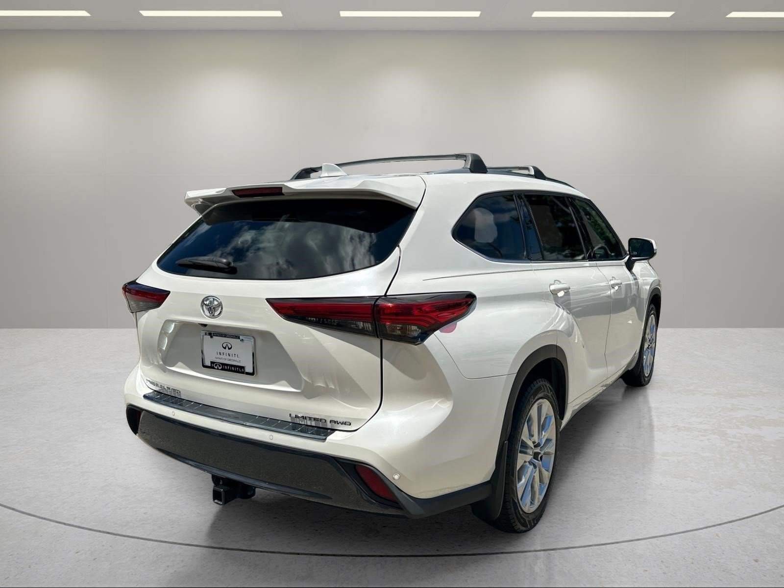 Used 2020 Blizzard Pearl Toyota Limited image 5