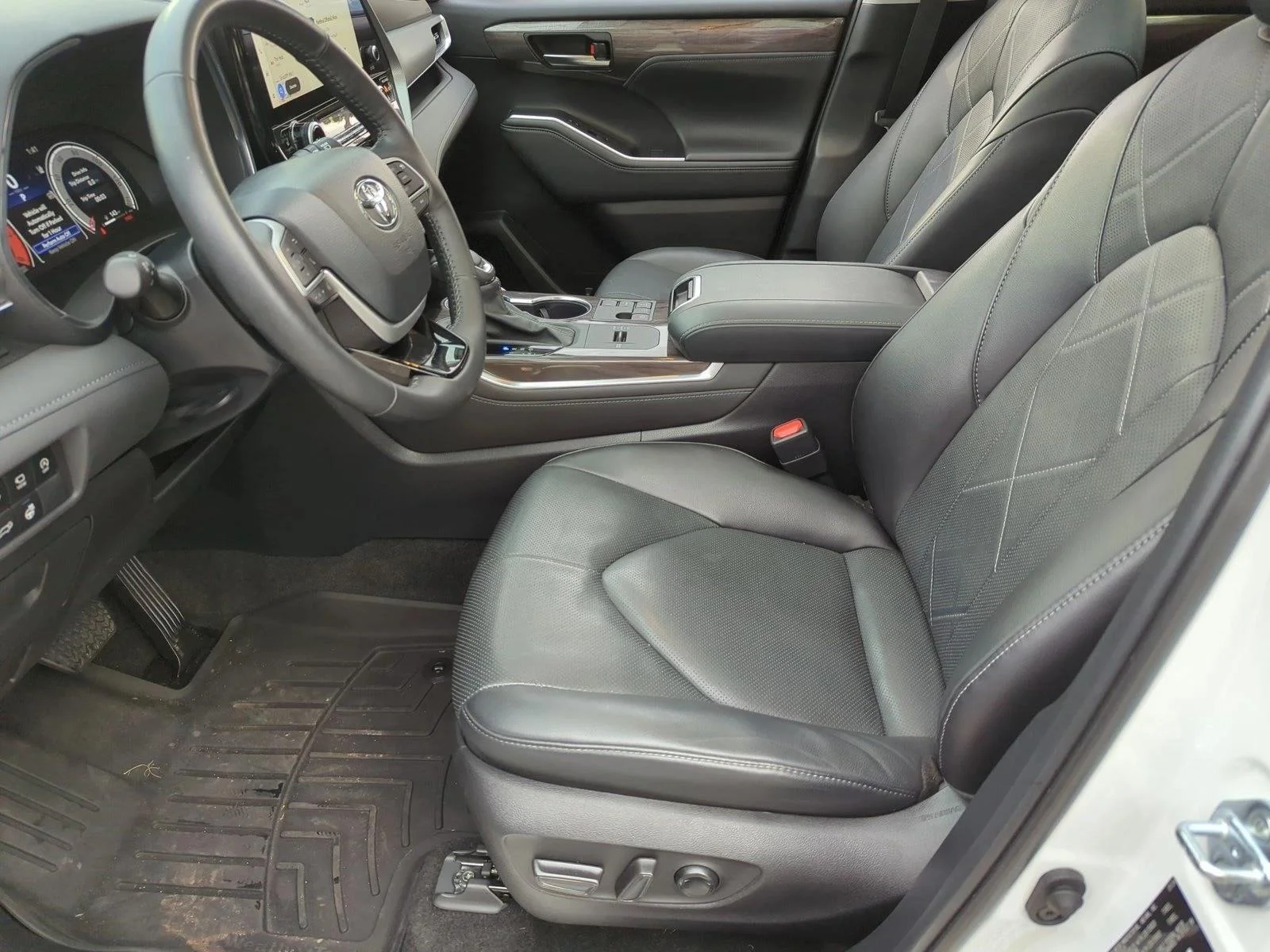 Used 2024 Wind Chill Pearl Toyota Platinum image 16