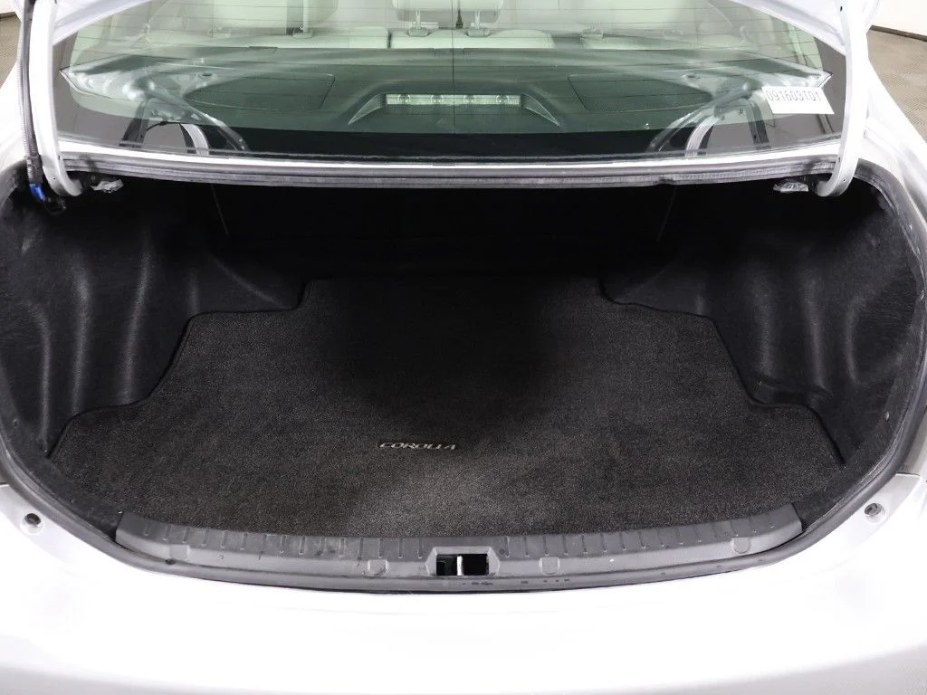 Used 2011 Silver Toyota LE image 14