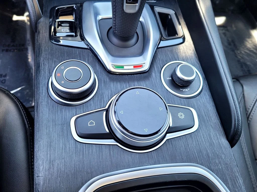 Used 2021 White Alfa Romeo  image 18