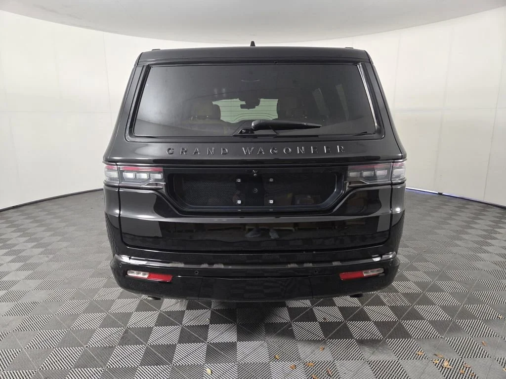 Used 2025 Diamond Black Crystal Pearlcoat Jeep Series III Obsidian image 6
