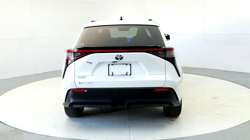 New 2026 Wind Chill Pearl Toyota XLE image 5