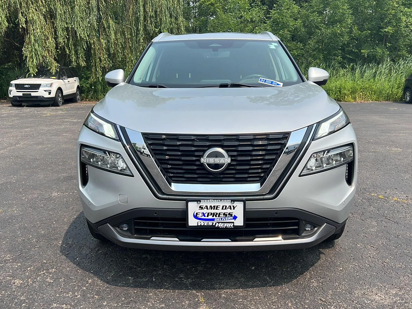Used 2022 Brilliant Silver Metallic Nissan SL image 17