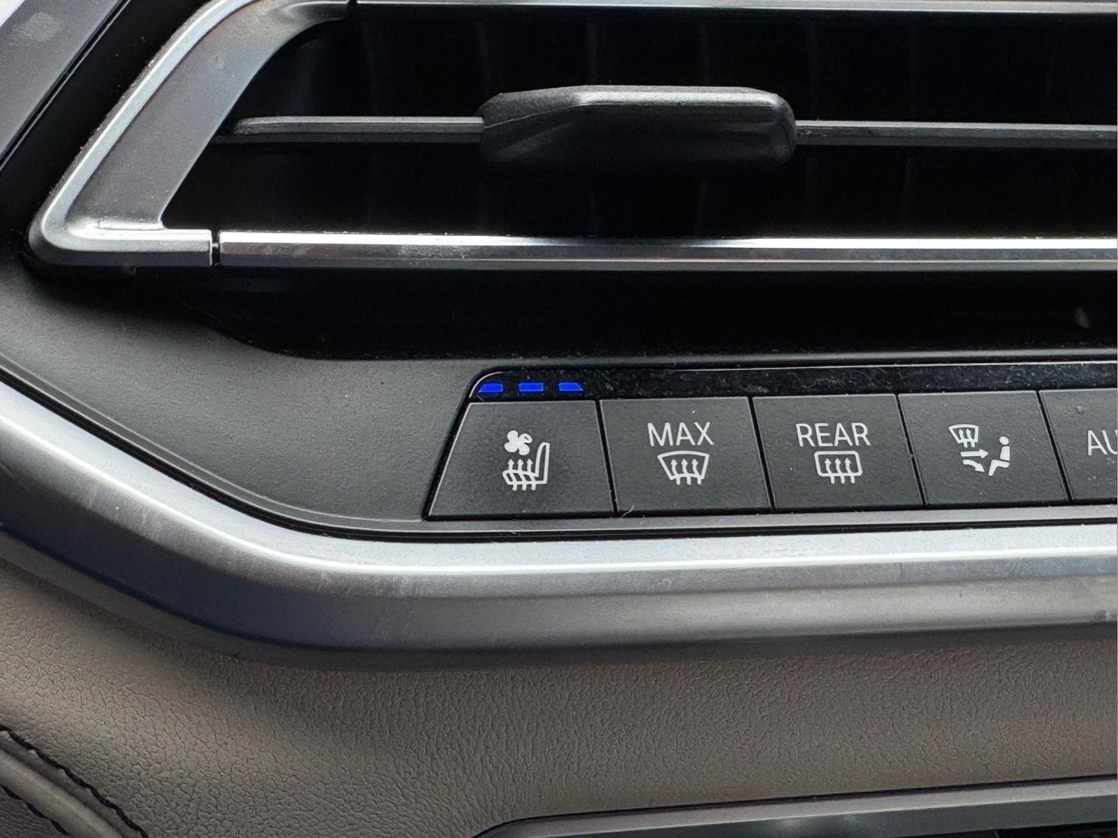 Used 2020 Arctic Gray Metallic BMW xDrive40i image 18