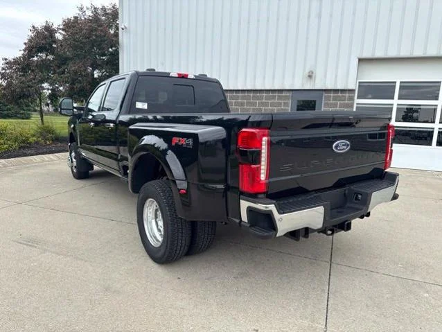 New 2026 Agate Black Metallic Ford Lariat image 40