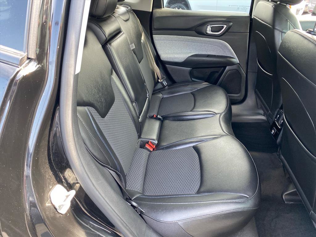 Used 2022 Diamond Black Crystal Pearlcoat Jeep Latitude image 25