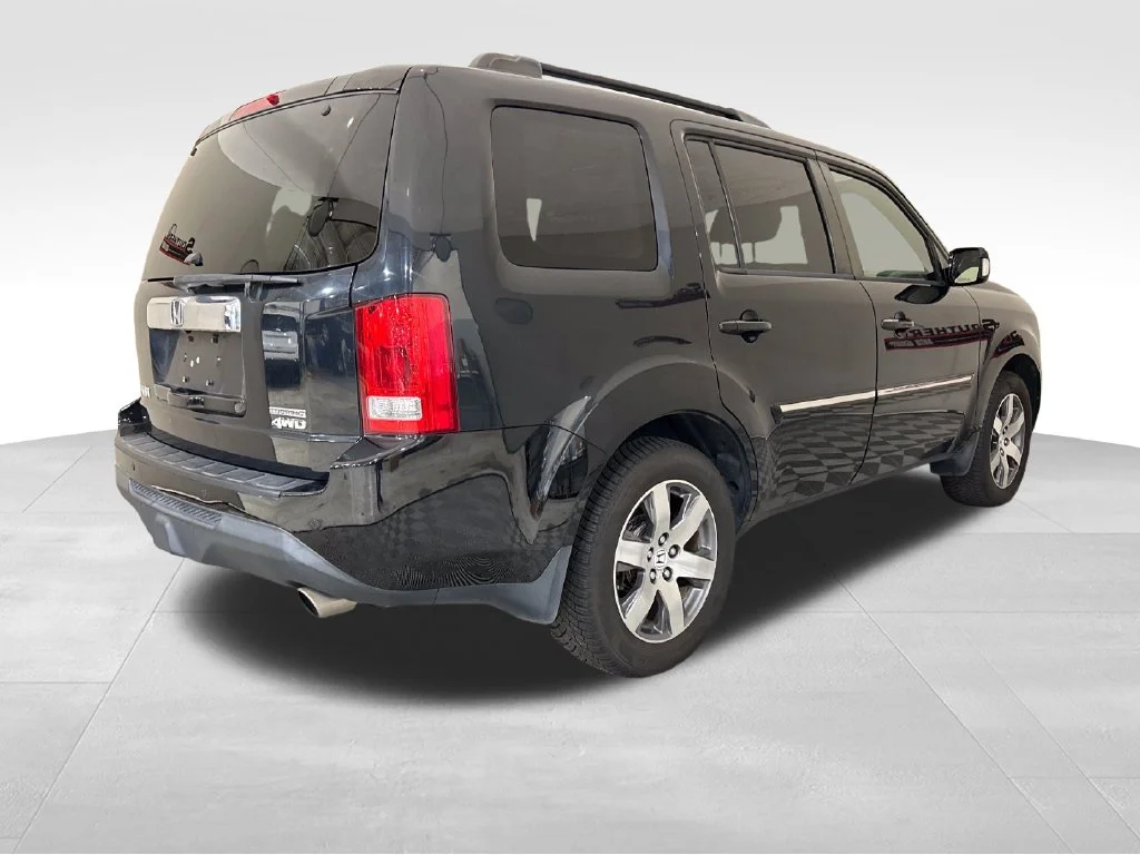 Used 2013 Black Honda Touring image 5