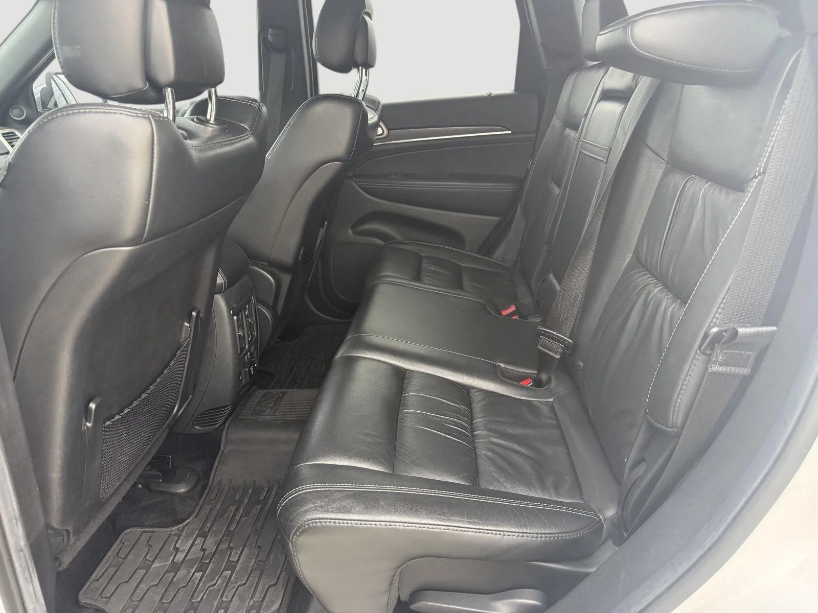 Used 2014 Bright White Clearcoat Jeep Limited image 20