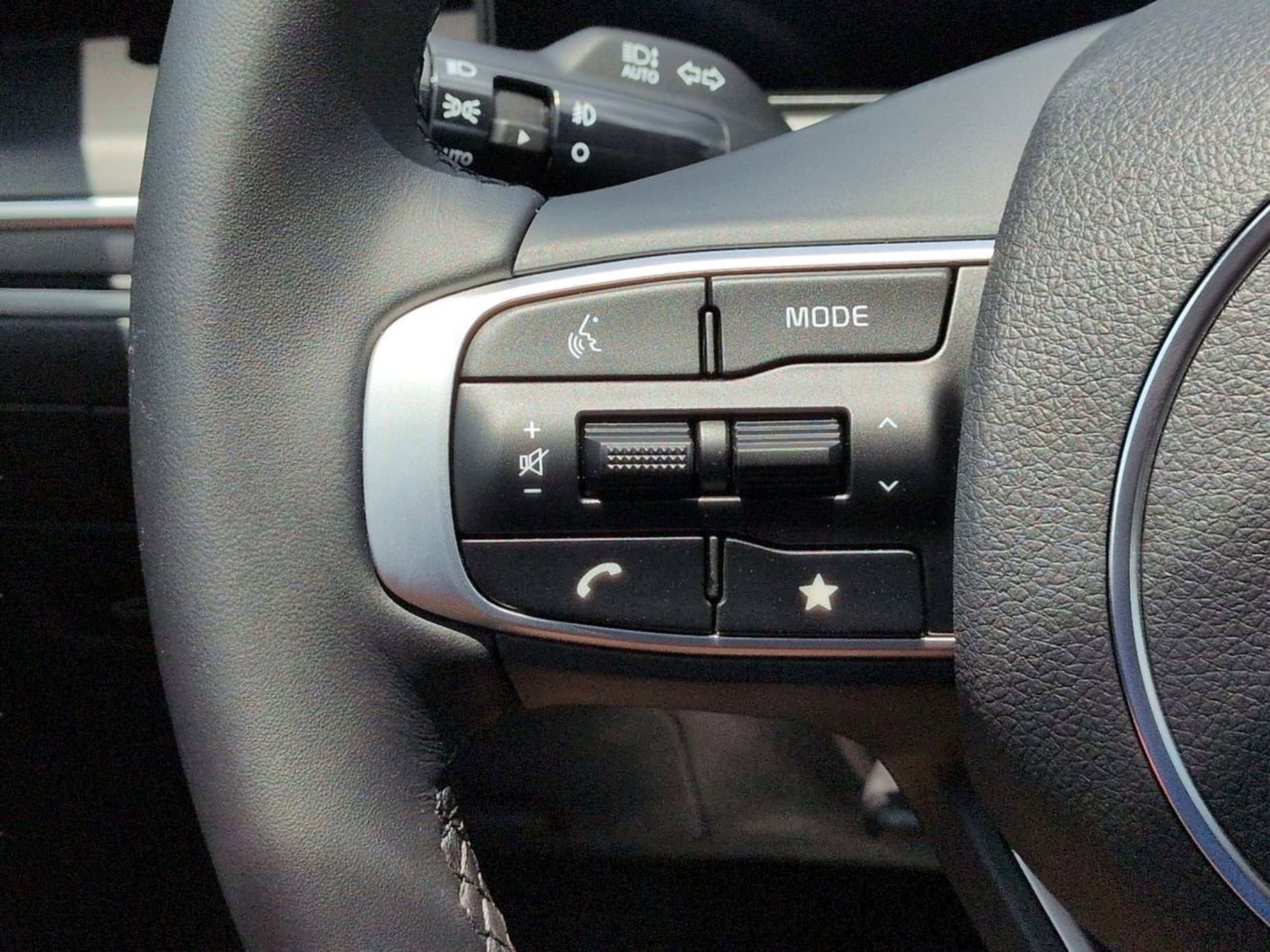New 2026 Snow White Pearl Kia GT-Line image 30