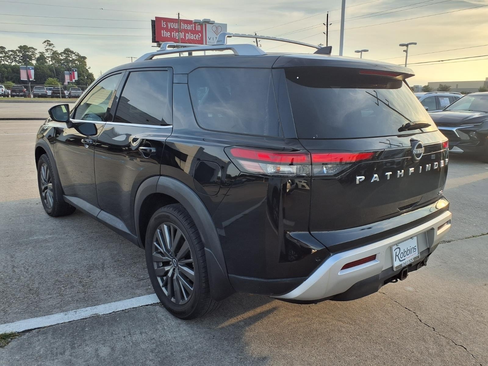 2022 Nissan Pathfinder SL Black at Robbins Nissan