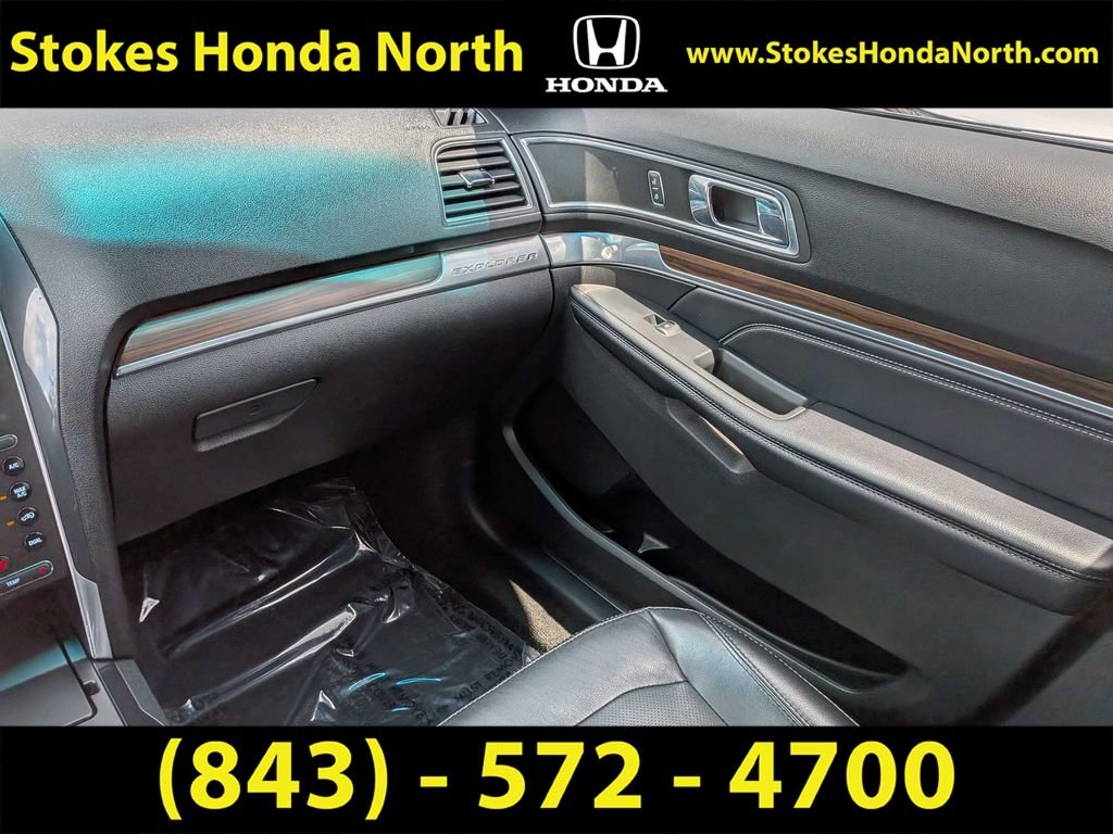 Used 2017  Ford Limited image 20