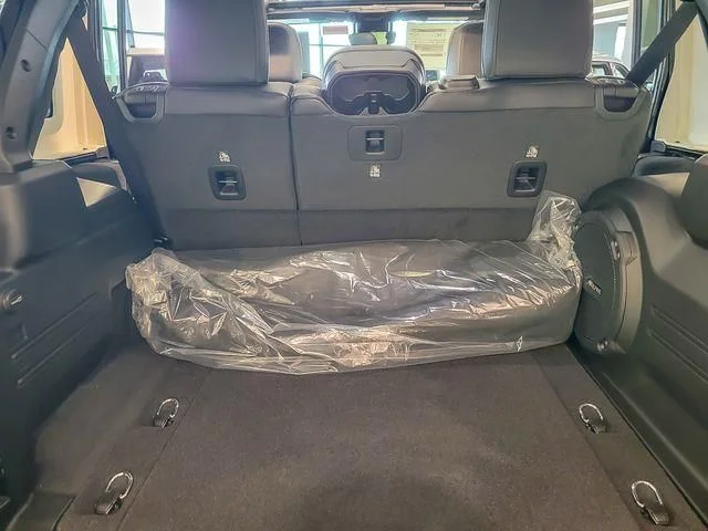New 2026 Black Clear-Coat Exterior Paint Jeep Moab 392 image 20