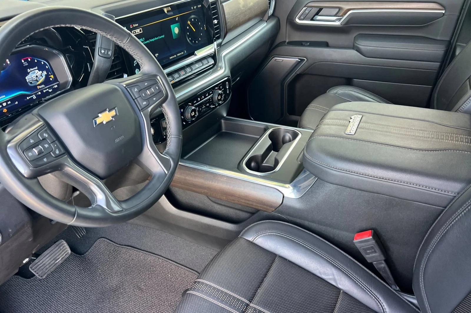Used 2025 Summit White Chevrolet High Country image 10