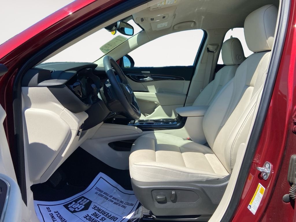 Used 2022 Red Buick Essence image 9