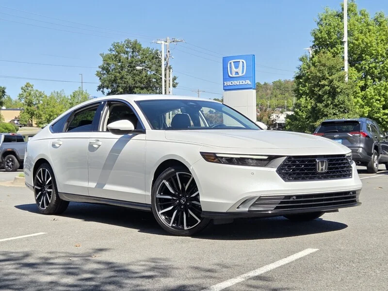 Used 2025 Platinum White Pearl Honda TOURING image 22