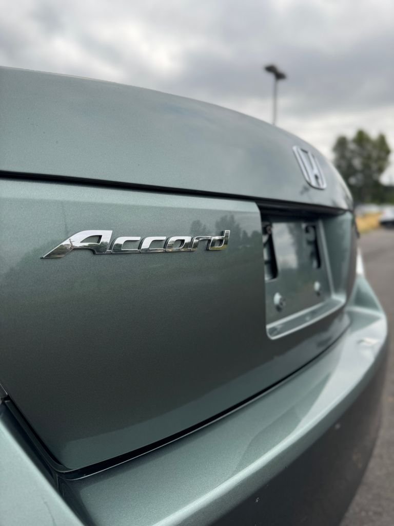 Used 2009 Mystic Green Metallic Honda EX-L image 38