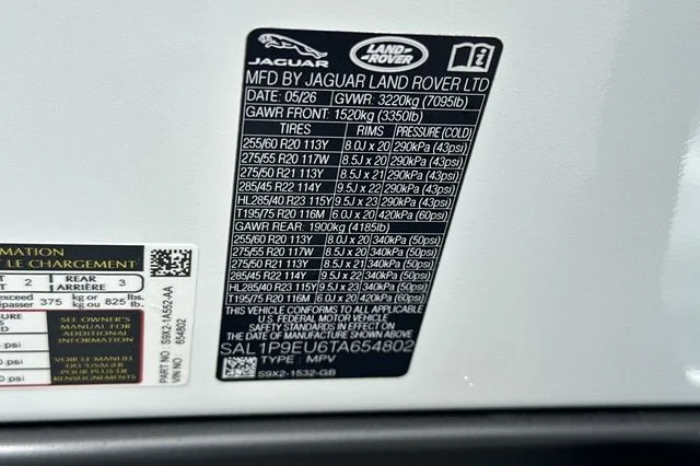 New 2026 Fuji White Land Rover SE image 27