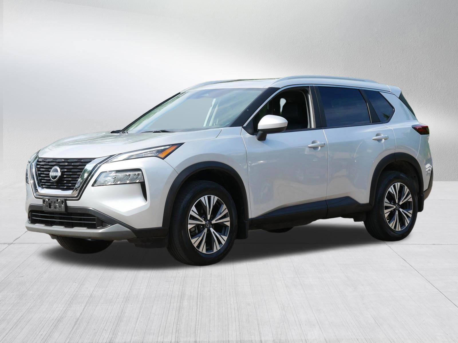 Used 2023 Brilliant Silver Metallic Nissan SV image 3