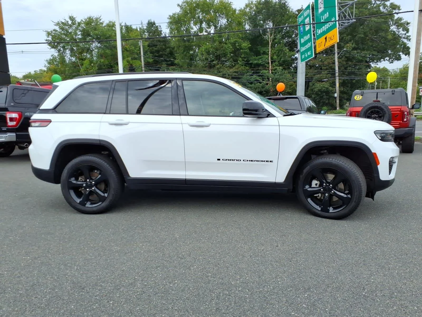Used 2023 Bright White Clearcoat Jeep Limited image 6