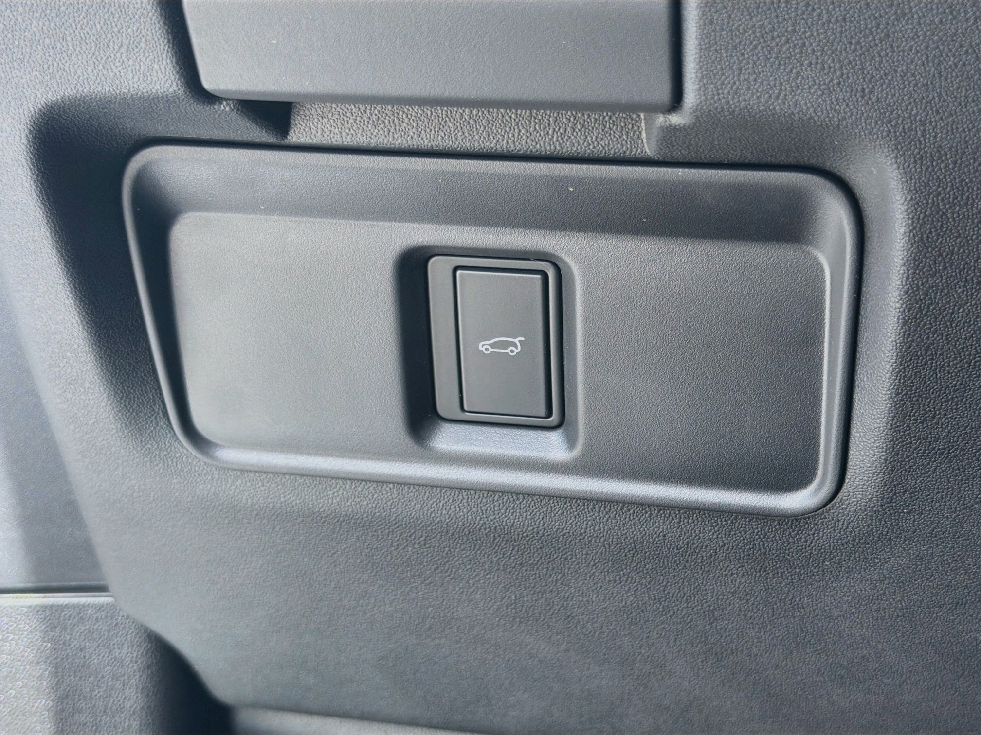 New 2026 Ostuni Pearl White Land Rover Hoxton Edition image 35