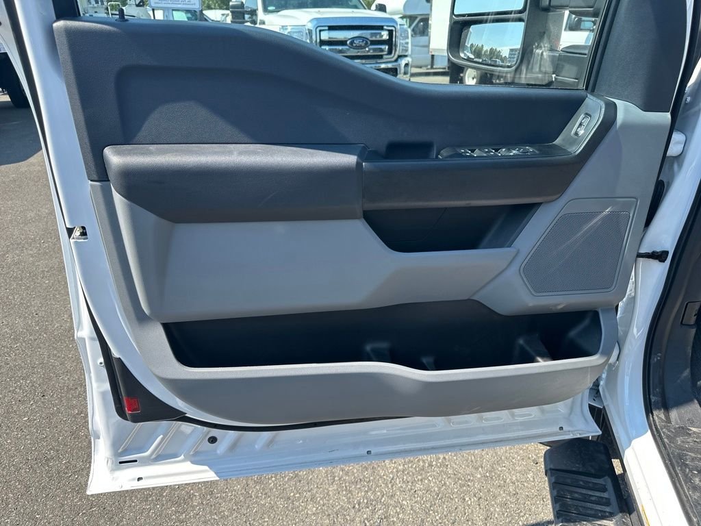 2025 Ford F-550 Super Duty Chassis Cab XL - Photo 13