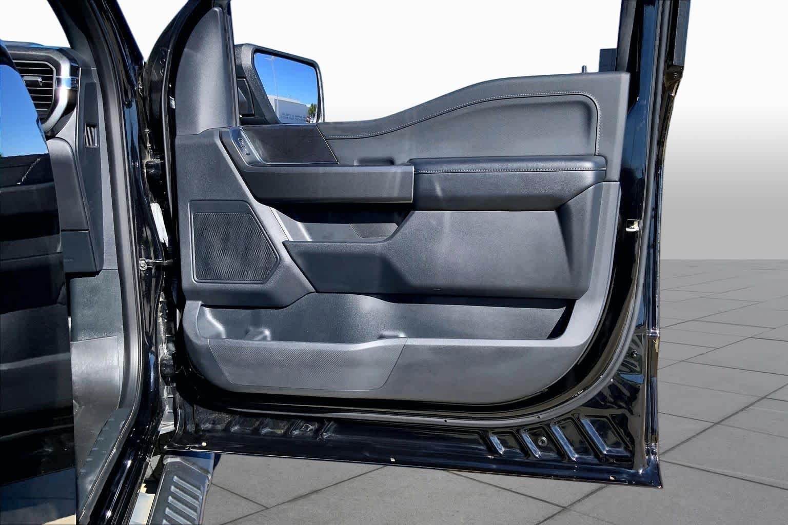 Used 2023 Agate Black Metallic Ford XLT image 22