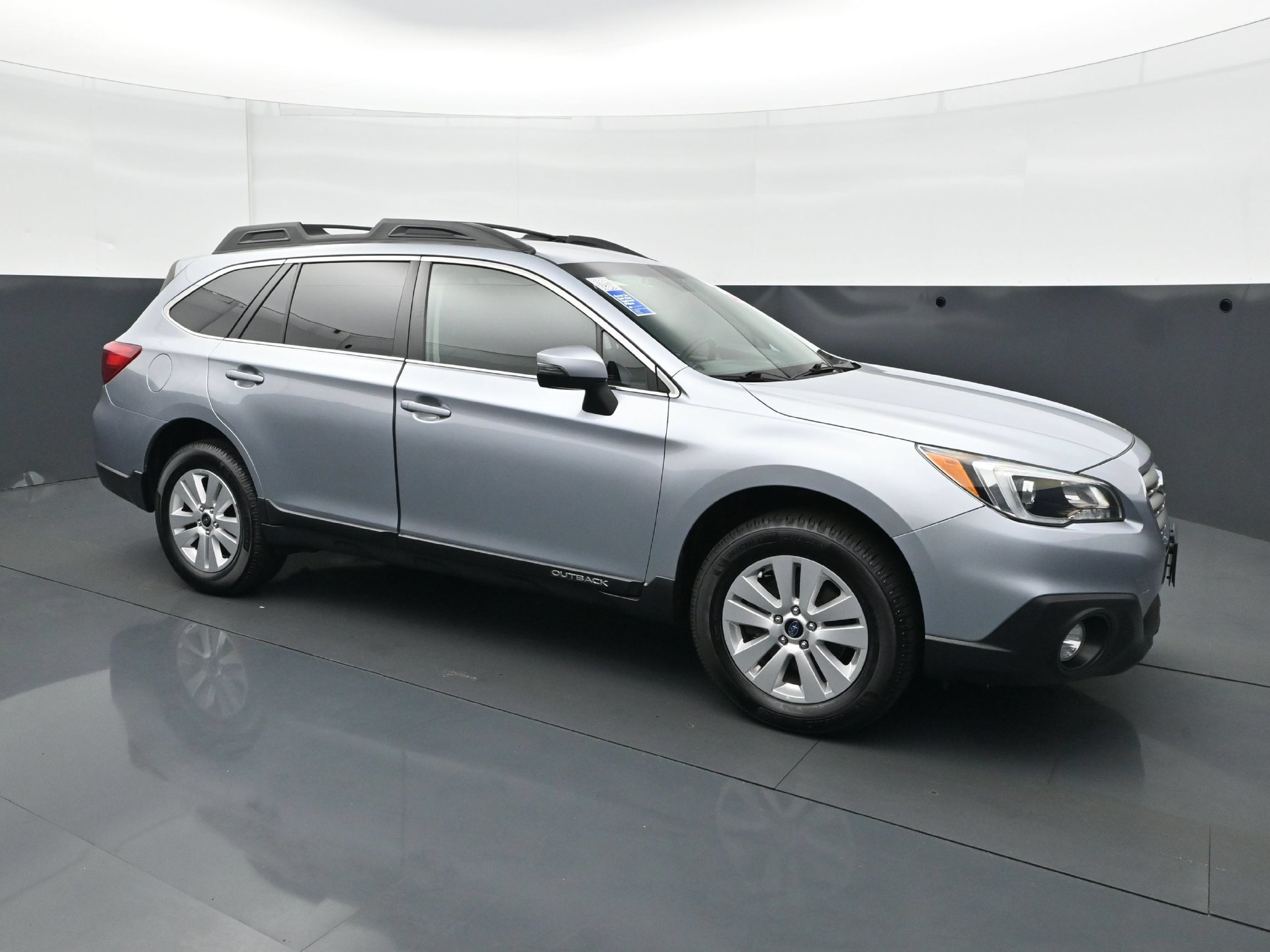 Used 2015 Ice Silver Metallic Subaru 2.5i Premium image 9