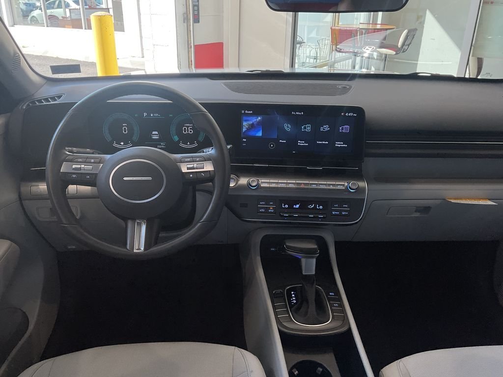 Used 2025 White Hyundai SEL image 31