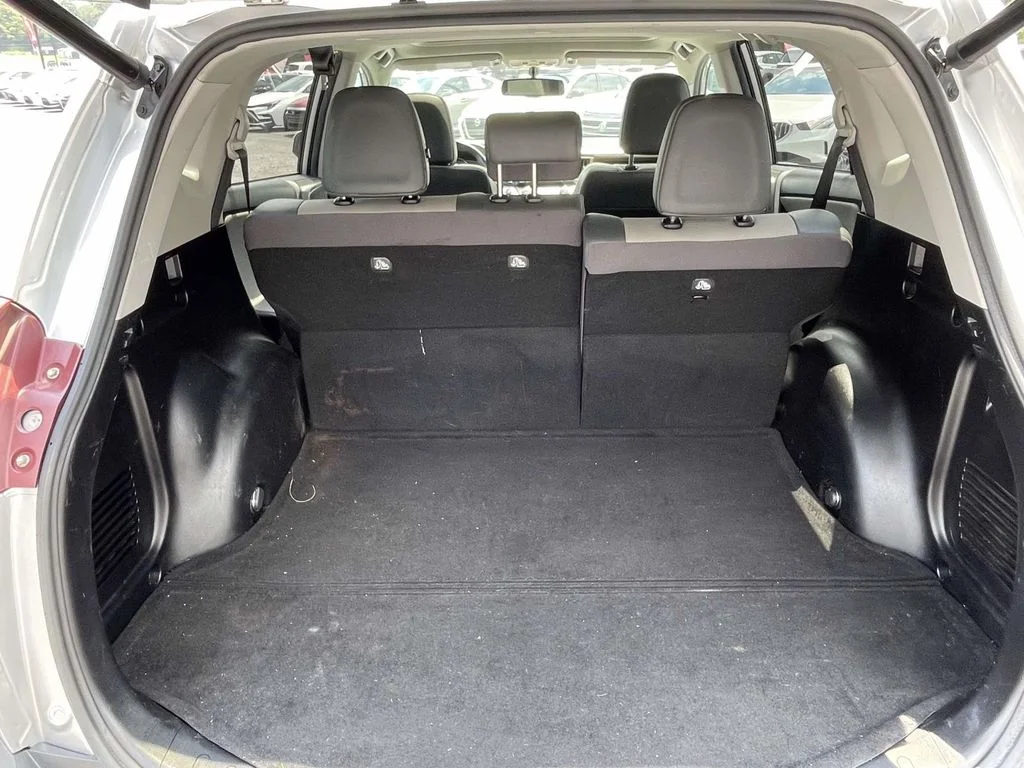 Used 2015 Classic Silver Metallic Toyota Limited image 9