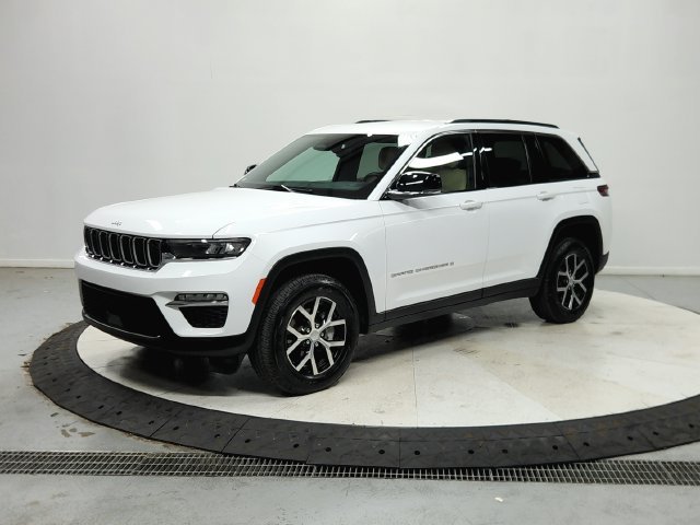 Used 2024 White Jeep Limited image 4