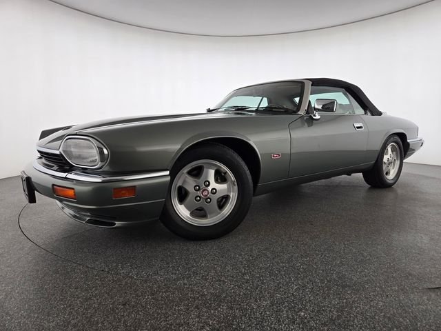 Used 1995 Green Jaguar 2+2 image 1