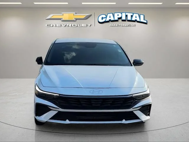 Used 2025 White Hyundai SEL Sport image 8
