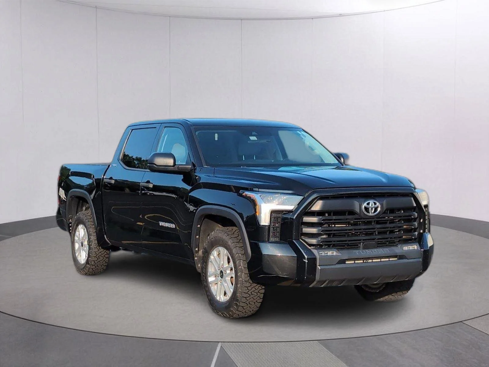 Used 2022 Midnight Black Metallic Toyota SR5 image 8