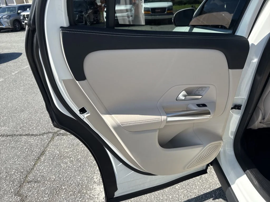 Used 2022 White Mercedes-Benz GLA 250 image 27