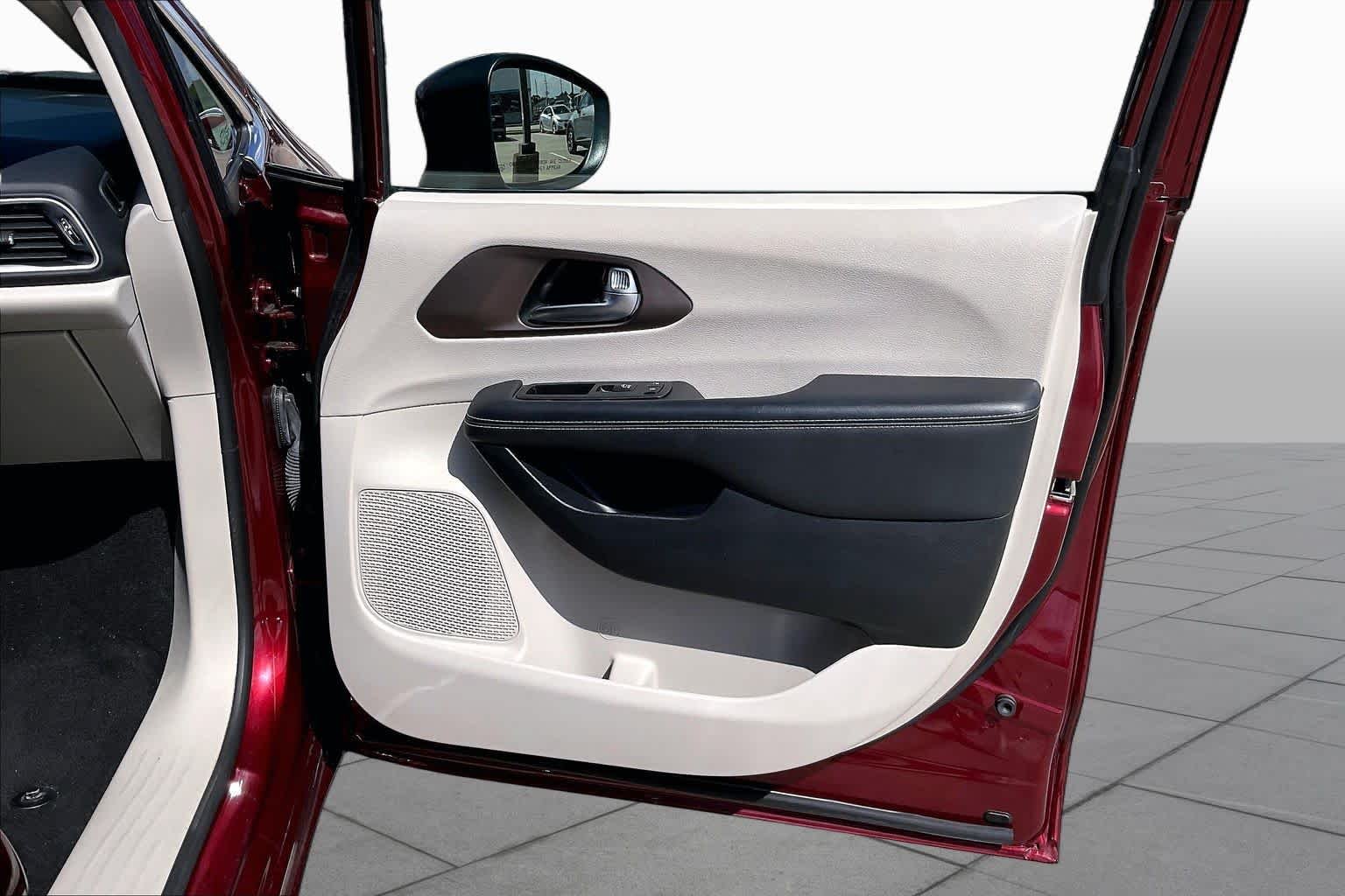 Used 2023 Velvet Red Pearlcoat Chrysler LX image 22