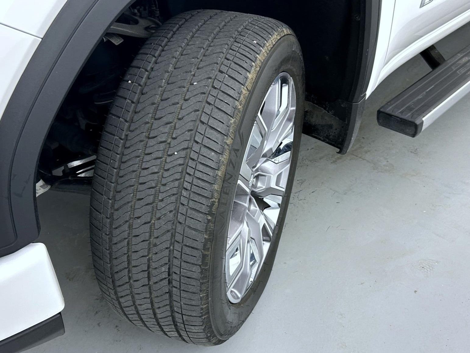 Used 2024 White GMC Denali image 25
